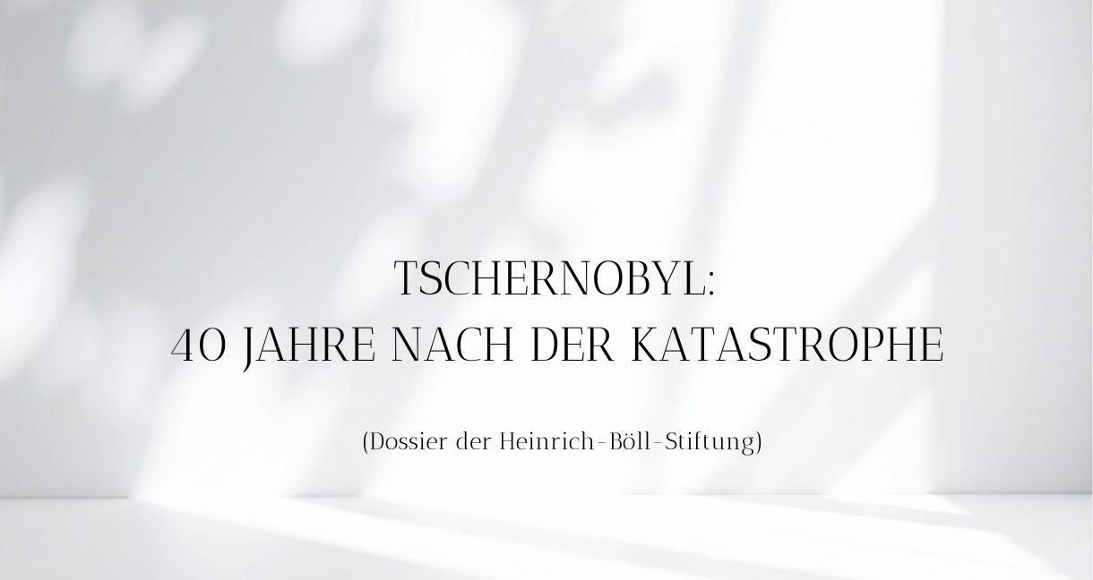 Schatten auf weißer Wand. Darauf Schrift: Tschernobyl: 40 Jahre nach der Katastrophe